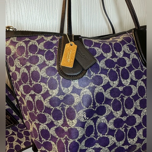 Coach Taxi Tote Signature Coated Canvas Purple Black Zipper Closure Pouch Bag - Picture 5 of 13